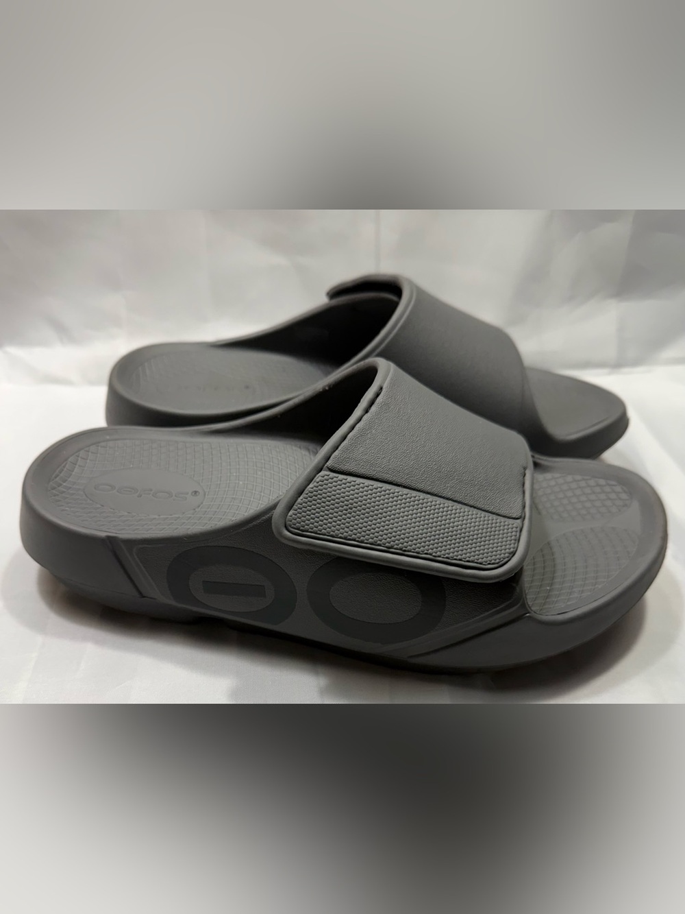 OOFOS Gray Slide Unisex Women’s size 9 - Men’s size 7 - Picture 2 of 4